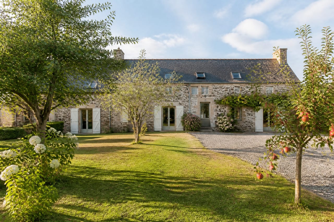 Le Manoir d'Automne : Un manoir majestueux où chaque pièce révèle un savoir-faire d'exception.