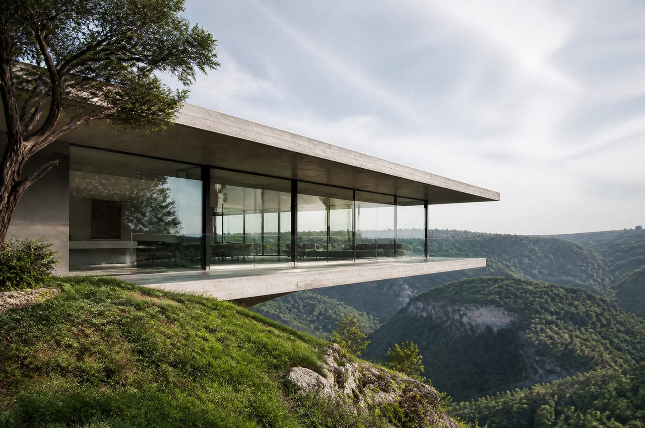 La Maison des Vignes : Une demeure au cœur des vignobles, parfaite pour les amoureux de la nature.